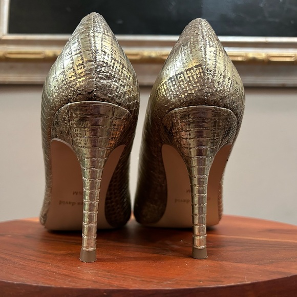 Charles David Fine Leather Pumps - Picture 6 of 9